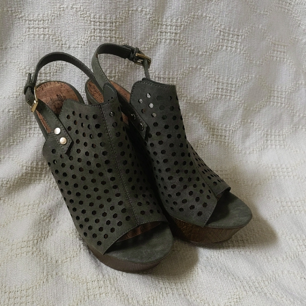Elegant Women's Wedge Sandals in Dark Green